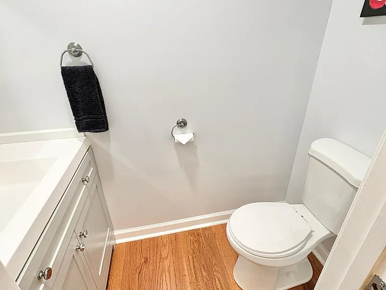 9710 Lakepointe Dr — Photo 24
