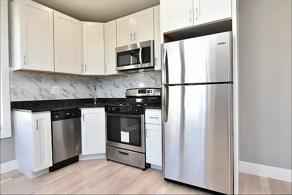 Rented by Bohemia Realty Group | media 17