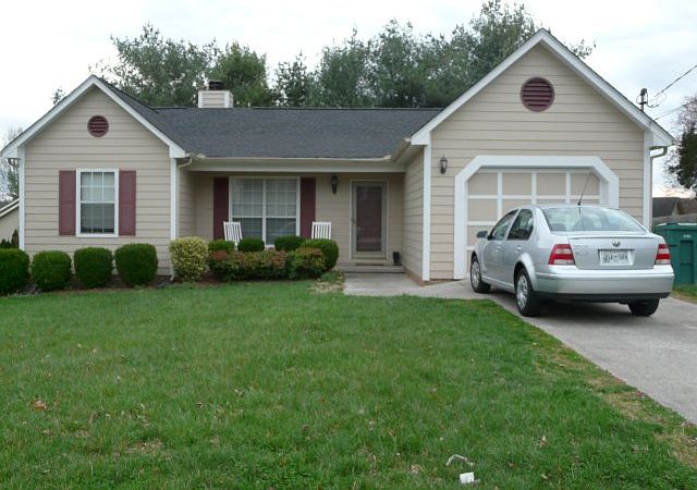 1st image of 625 Waterford Dr