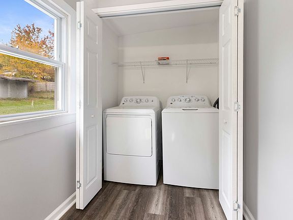 3rd image of 765 College St #1/2