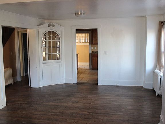 5th image of 2046 Roanoke St