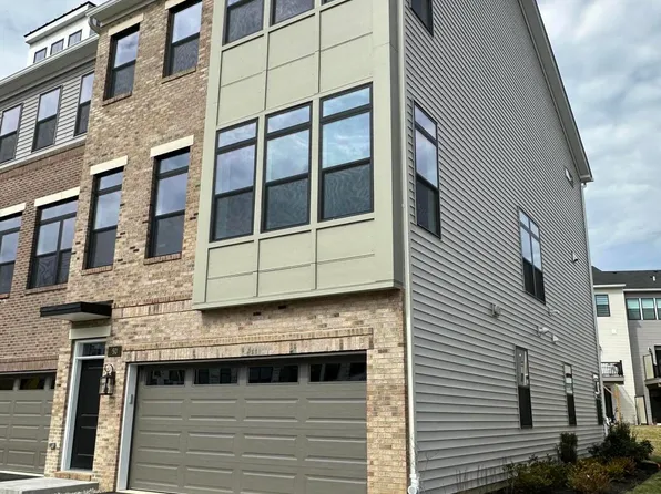 50 Augustus Dr, Middletown, NJ 07748