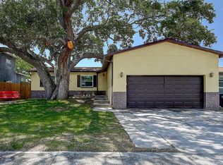 8636 Rue Chateaux Dr, Seminole, FL 33777