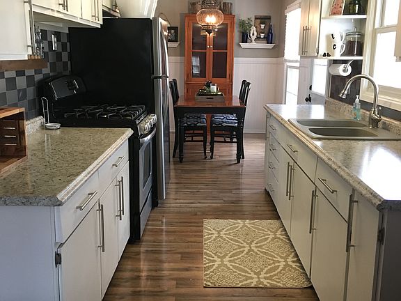 4th image of 1727 Westview Dr
