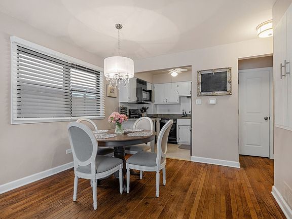 5th image of 1034 W Diversey Pkwy #A