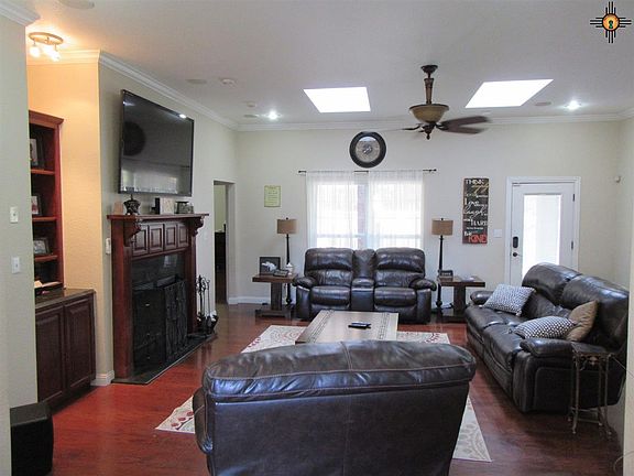 3rd image of 1501 Cordoba Ln