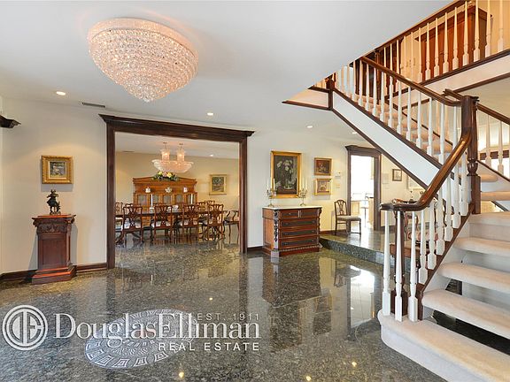 4th image of 20 Sleepy Hollow Ln