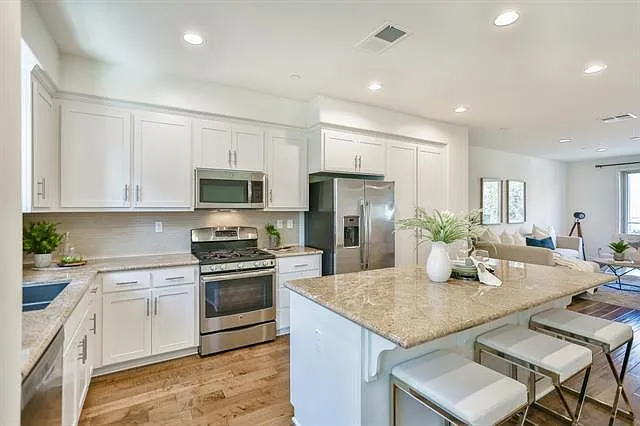 880 Apollo Pl — Photo 11