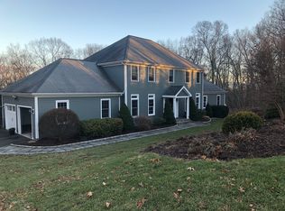 10 Abbey Ln, Newtown, CT 06470
