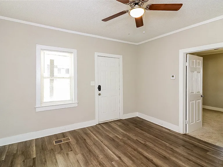 1815066_019_living_room_12930290.jpg