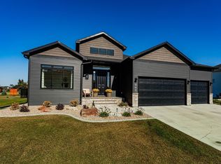 966 50th Ave W, West Fargo, ND 58078