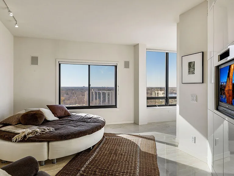 2950 Dean Pkwy #1903-4 — Photo 35