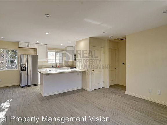 3rd image of 531 Solway St Unit A