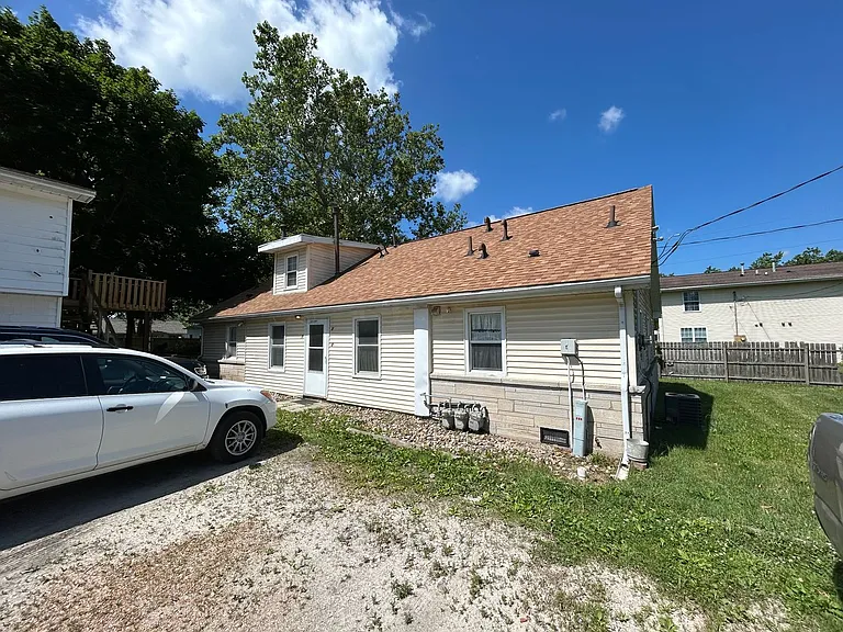 2909 W John St — Photo 16