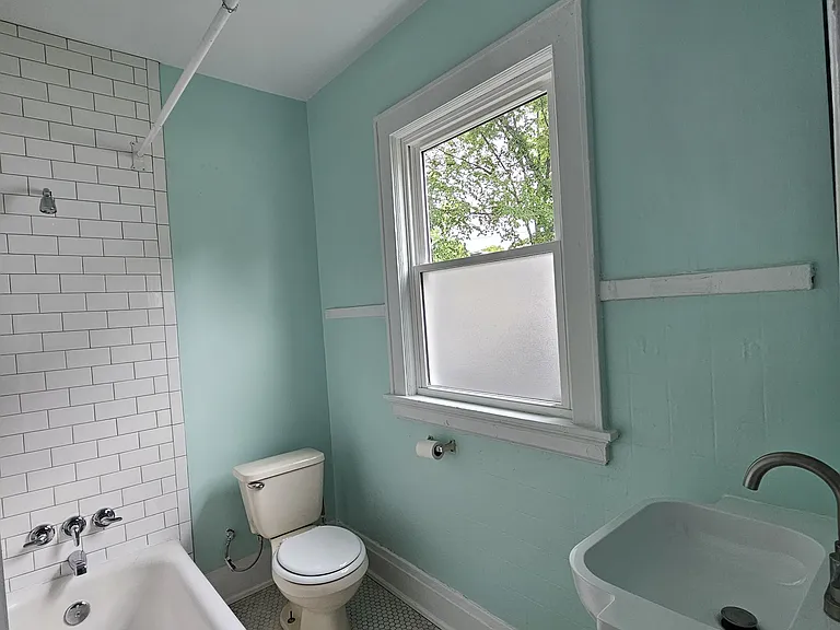 1232 Laidlaw Ave #1 — Photo 6