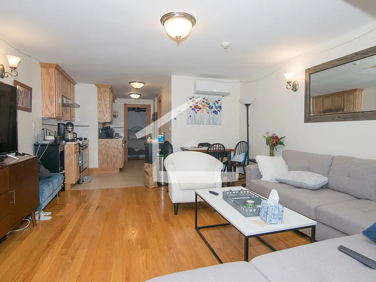 16 S Russell St #2D — Photo 7