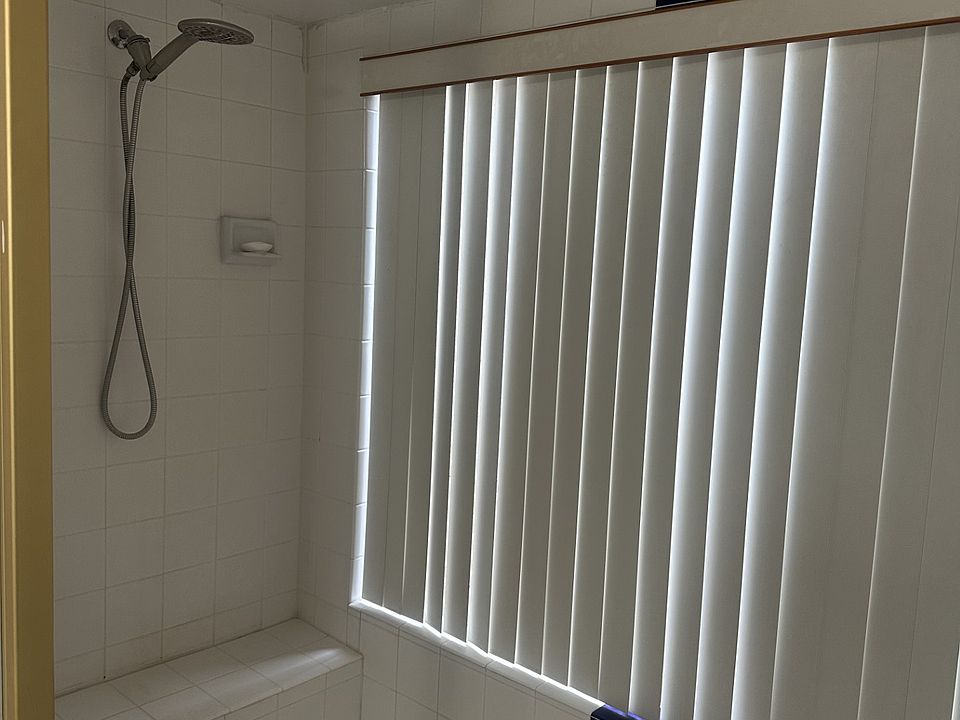 Guest bathroom 2