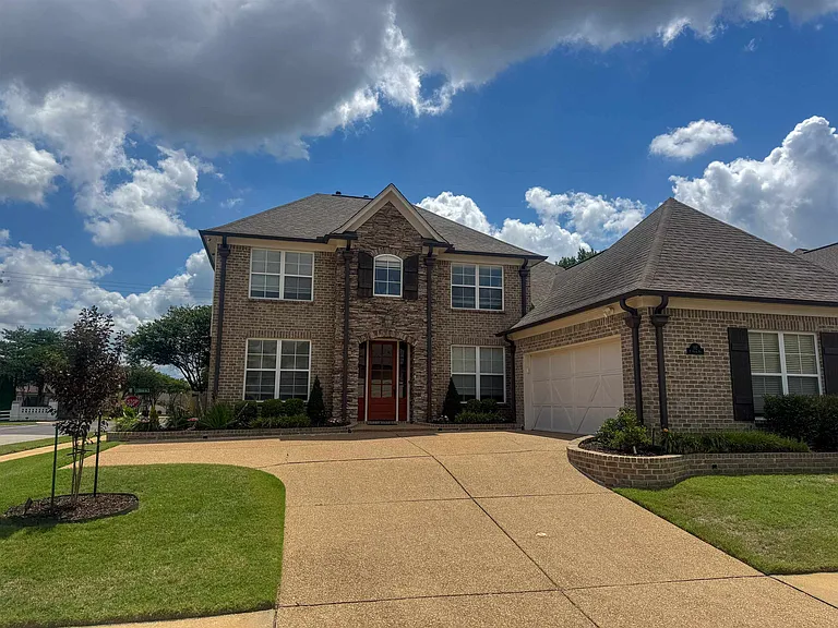 621 Covington Walk Ln S — Photo 1