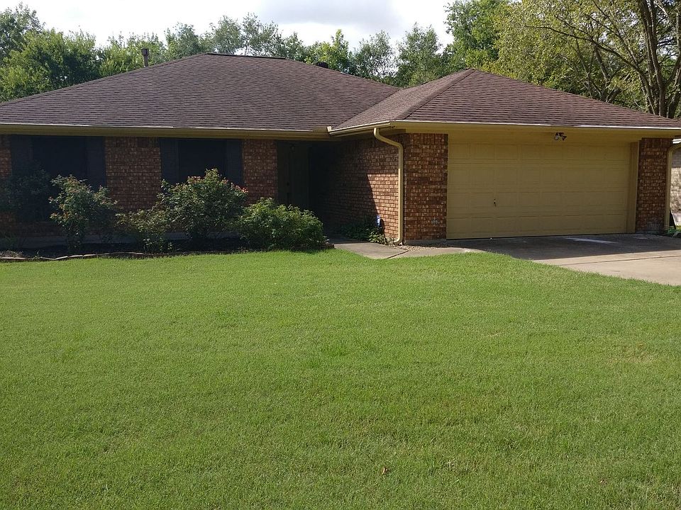 1st image of 2714 Red Hill Dr
