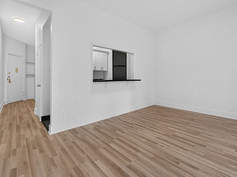 2731 Broadway #3D — Photo 4