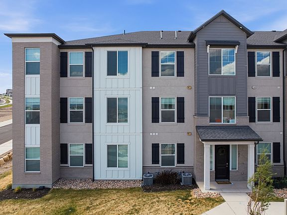3rd image of 752 N Favreau Ln #V201