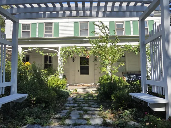 17 Pleasant St #4, Blue Hill, ME 04614
