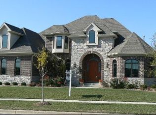 8 Springbrook Ln, Algonquin, IL 60102