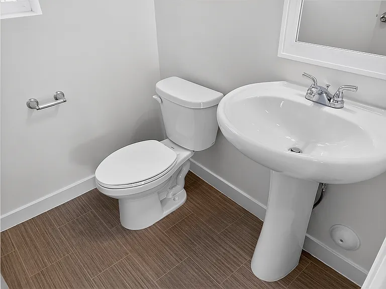 138 E Crown Point Dr — Photo 7