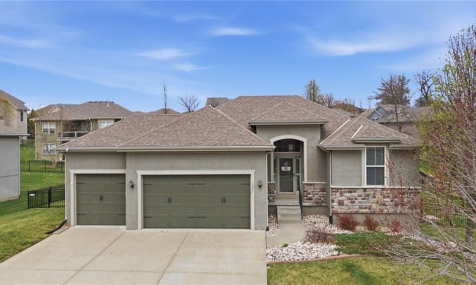 1st image of 1021 SE Carmine Ct