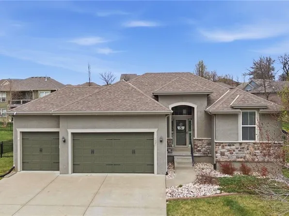 1021 SE Carmine Ct, Blue Springs, MO 64014