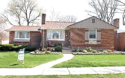 1st image of 2301 S Stratford Ave