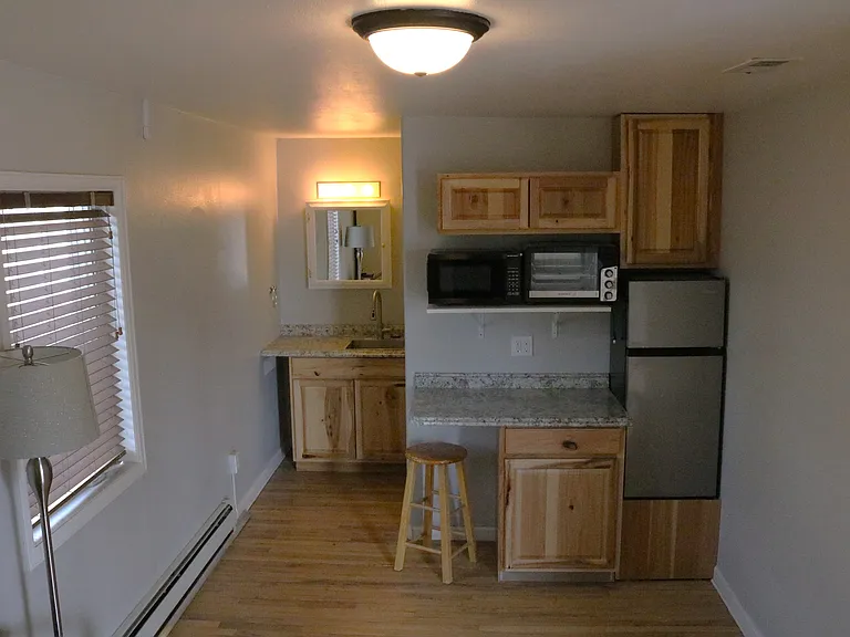 740 Columbia St — Photo 2