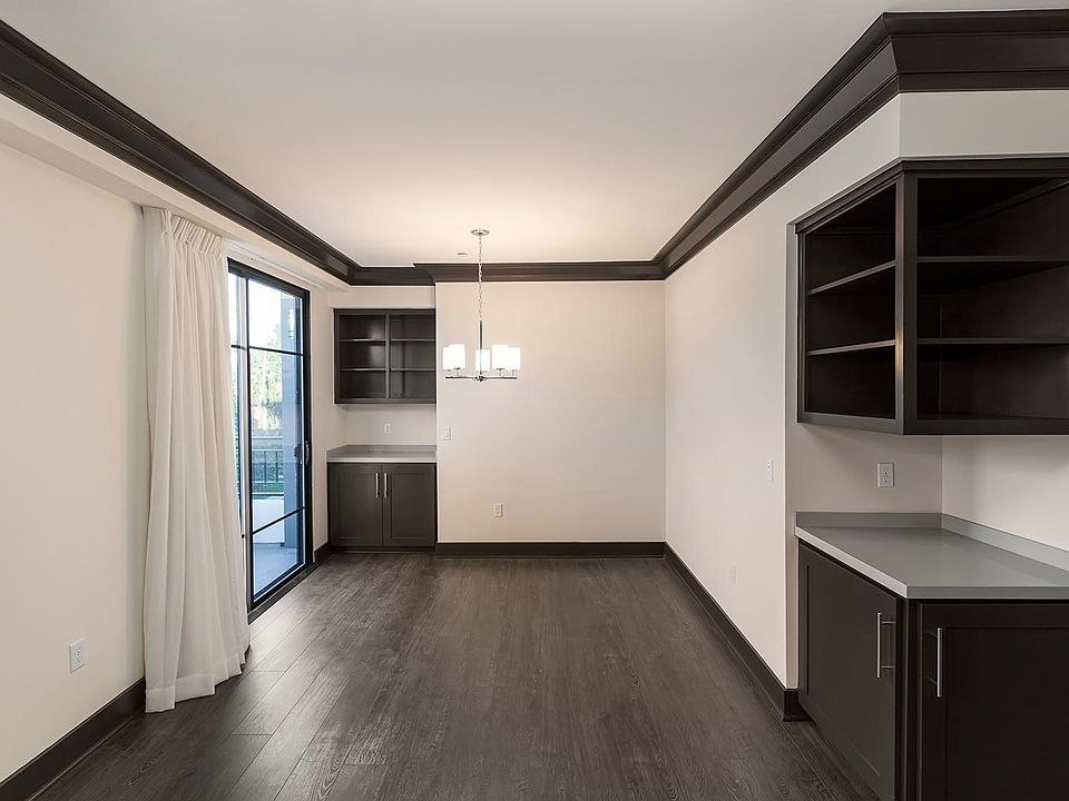 1st image of 1110 Glenville Dr APT 105