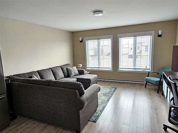4th image of 4004 Canning Avenue