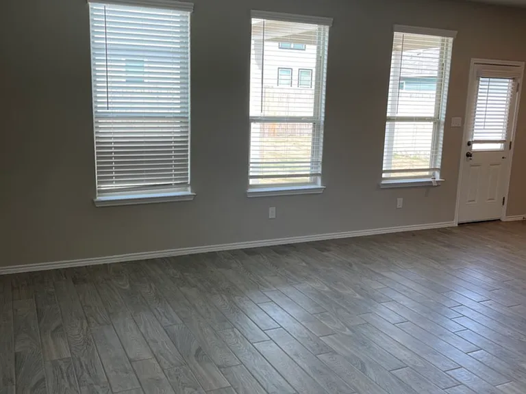 2532 Ayers Dr — Photo 7