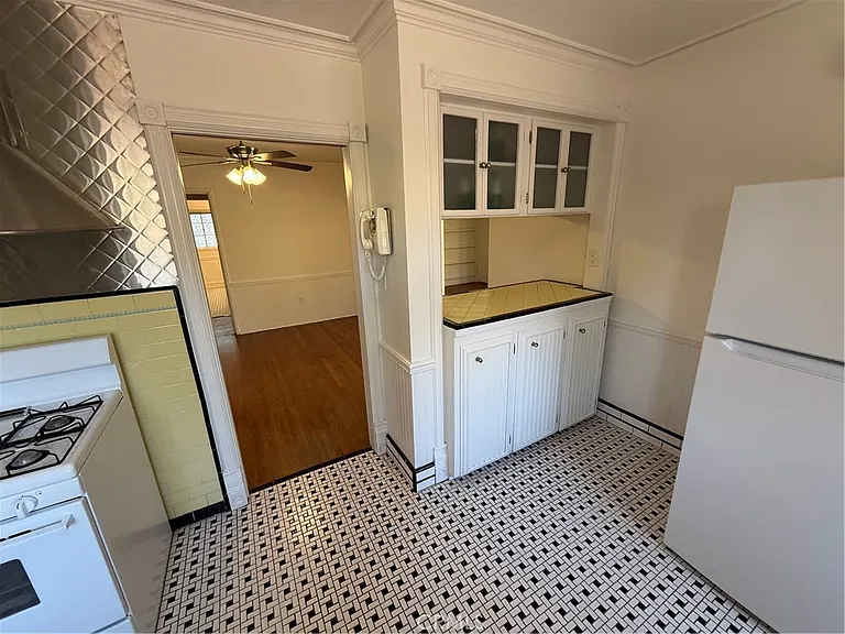929 E Grand Blvd — Photo 9