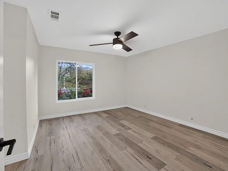 655 W Ontario Ave — Photo 36