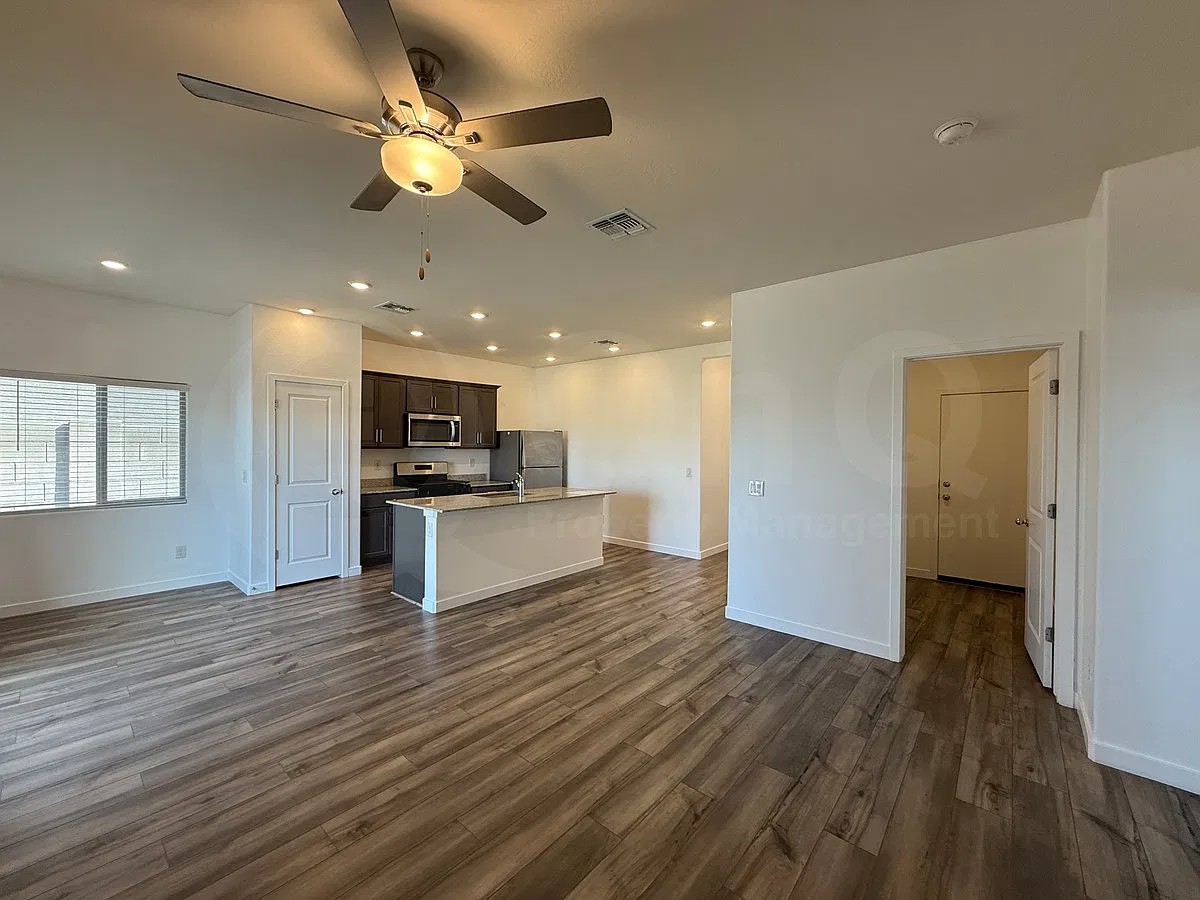 3 bed, 2.0 bath, 1244 sqft, $1,950 — Photo 4