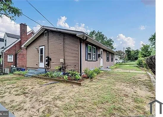 7 bed, 2112 sqft, $7,550 — Photo 3
