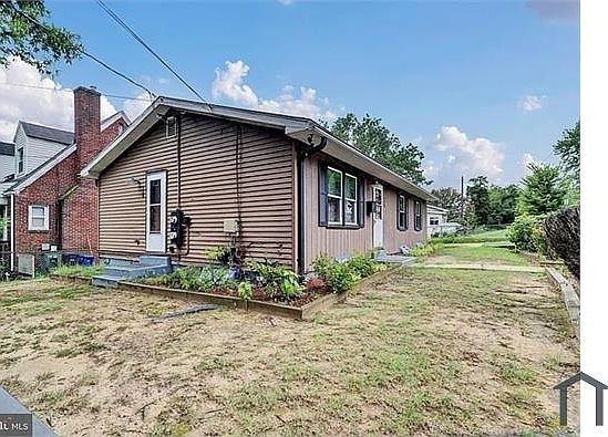 3rd image of 728 49th St NE
