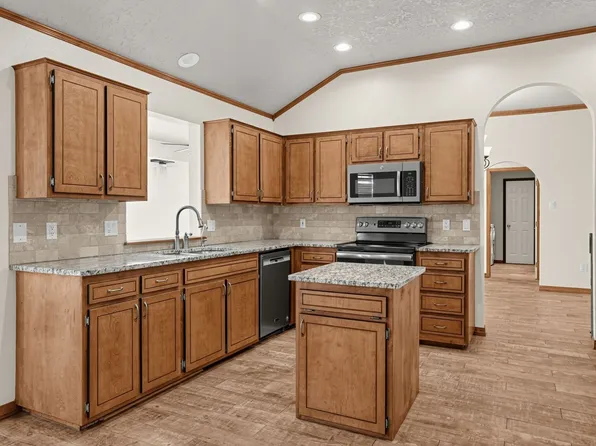 109 Rosewood Dr, Clovis, NM 88101