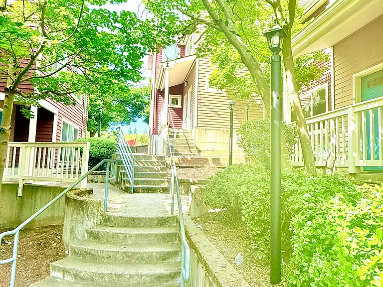 Kingway Apartments — Photo 13