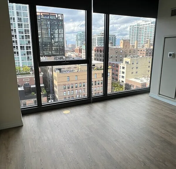 603 N Wells St #401 — Photo 3