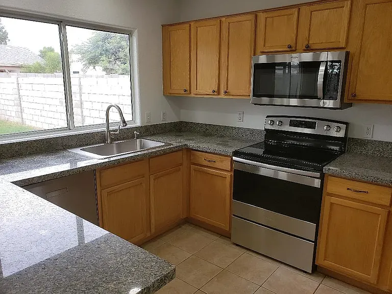 1370 E Cactus Bloom Way — Photo 5