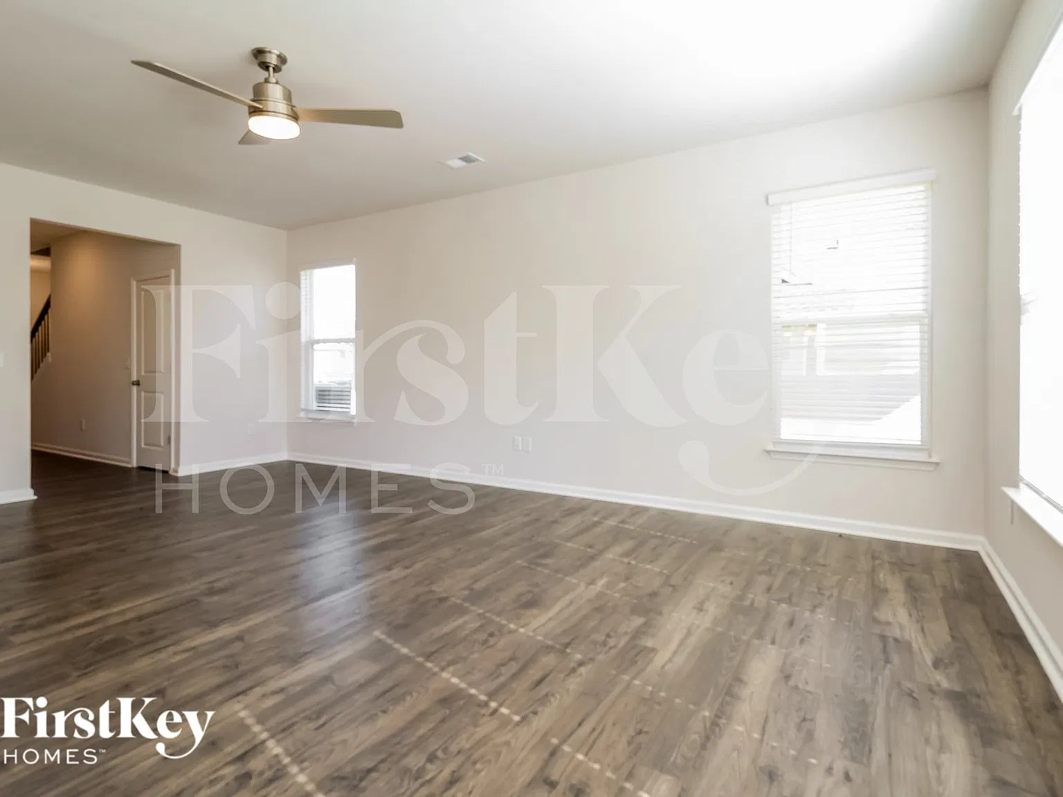 3 bed, 2.5 bath, 2250 sqft, $2,290 — Photo 3