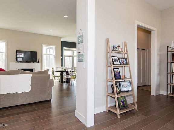 4th image of 113 Stone Gate Dr