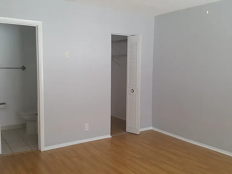 3550 NW 8th Ave #5 — Photo 7