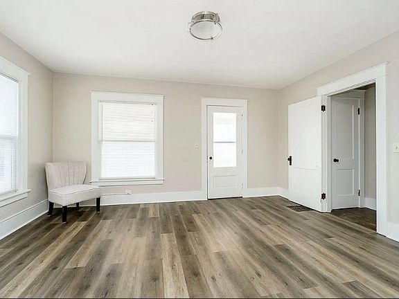 5th image of 218 E Walnut St