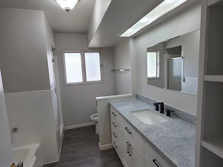 1530 Eastmont Ave — Photo 15