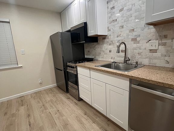 5th image of 5111 Loch Leven Dr #B